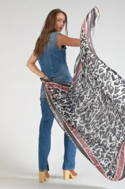 Femme Le Temps des Cerises Écharpes & Foulards-Foulard Marinna A Motif Leopard